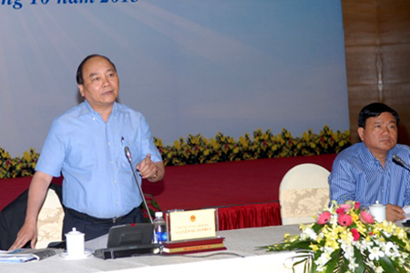 Phó Thủ tướng Nguyễn Xuân Phúc chỉ đạo tại Hội nghị.